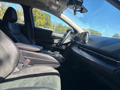 Used 2024 Nissan Ariya AWD image 13