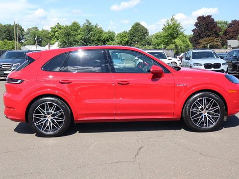 Used 2025 Porsche Cayenne E-Hybrid AWD/4WD image 4