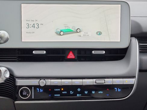 Used 2022 Hyundai Ioniq 5 Limited image 17