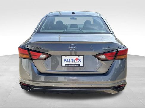 Used 2025 Nissan Altima 2.5 SV image 8