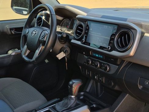 Used 2022 Toyota Tacoma SR5 RWD image 31