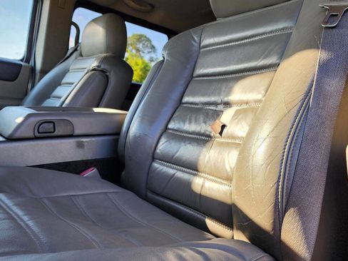 Used 2003 HUMMER H2 w/ Preferred Equipment Group image 16