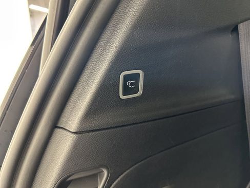 Used 2025 Chrysler Pacifica Select FWD image 32