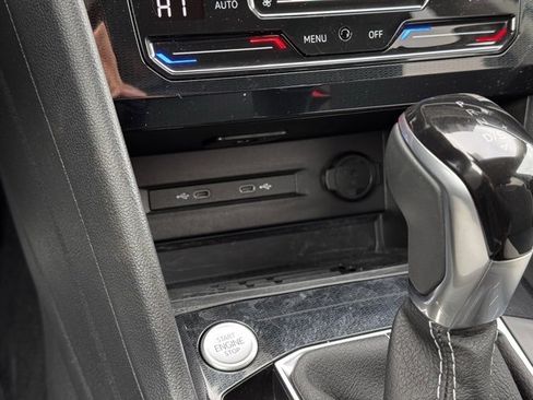 Used 2025 Volkswagen Taos SE image 13