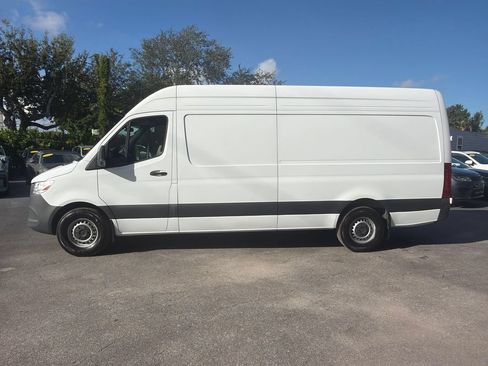 Used 2025 Mercedes-Benz Sprinter 2500 image 3