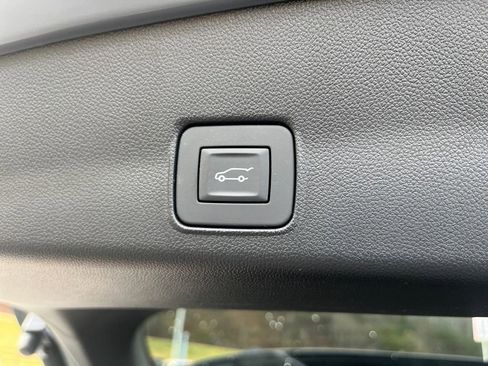 Used 2025 Chevrolet TrailBlazer RS w/ Convenience Package image 32