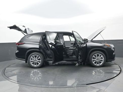 Used 2026 Toyota Highlander Limited image 33