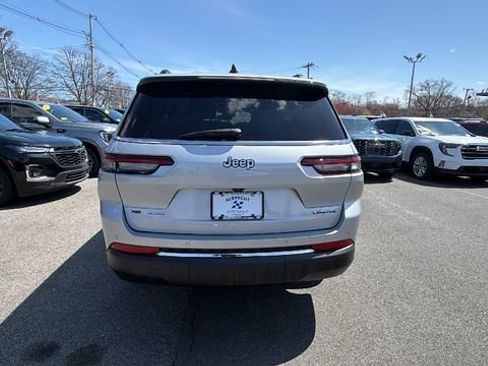 Used 2022 Jeep Grand Cherokee L Limited AWD/4WD image 6
