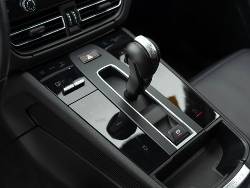 Certified 2026 Porsche Macan AWD/4WD image 26