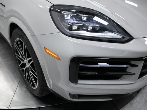 New 2026 Porsche Cayenne S image 12