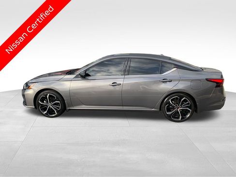 Used 2024 Nissan Altima 2.5 SR w/ SR Premium Package FWD image 2