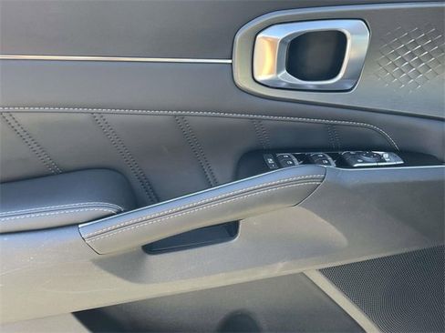 Used 2023 Kia Sorento SX image 28