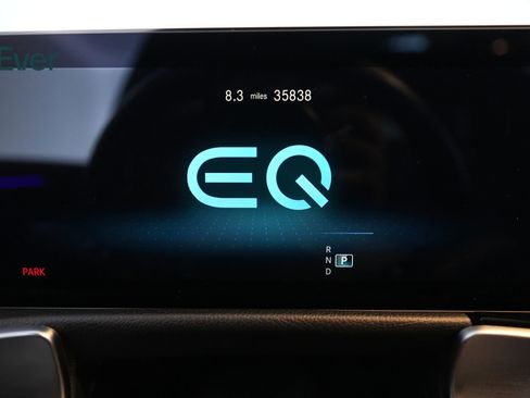 Used 2022 Mercedes-Benz EQB 350 4MATIC image 7