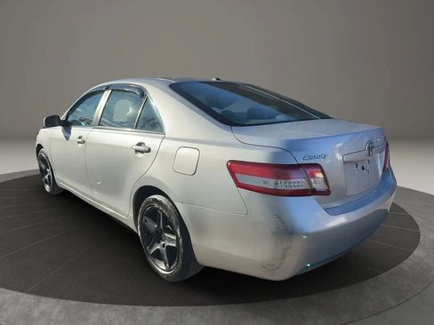 Used 2011 Toyota Camry LE image 7