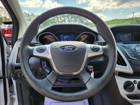 Used 2014 Ford Focus SE FWD image 28