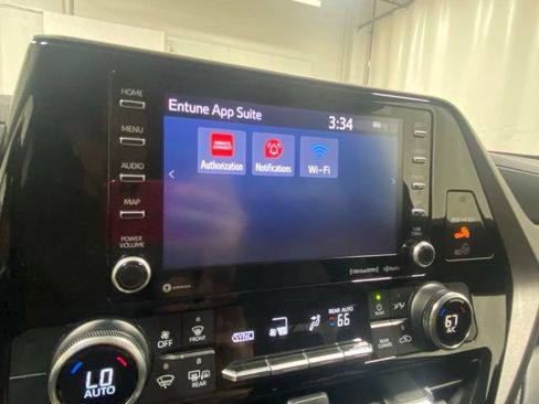 Used 2021 Toyota Highlander LE AWD/4WD image 21