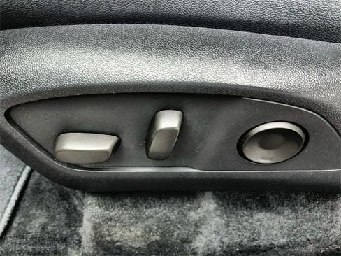 Used 2024 Chevrolet Traverse RS image 12