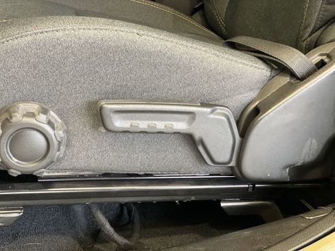 Used 2025 Jeep Wrangler Sport AWD/4WD image 14