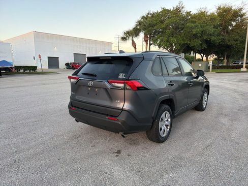 Used 2019 Toyota RAV4 LE image 5