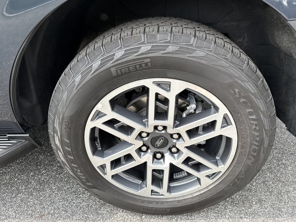 Used 2025 Ford Expedition Active AWD/4WD image 19