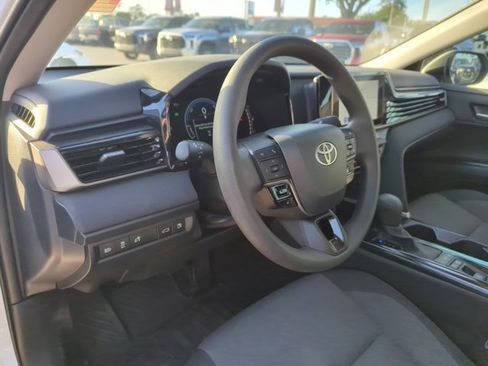 Used 2025 Toyota Camry LE image 11