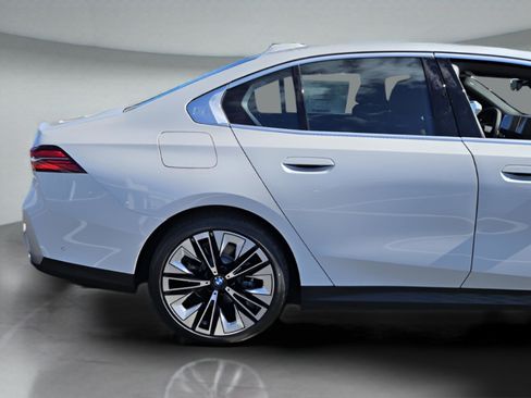 New 2026 BMW 530i w/ Convenience Package RWD image 42