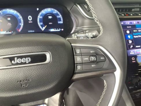 Used 2023 Jeep Grand Cherokee Limited AWD/4WD image 17