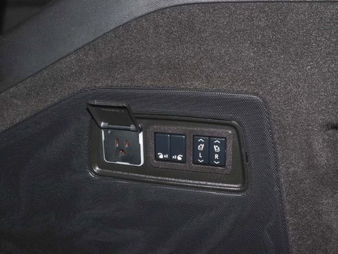 Used 2024 Cadillac Escalade Premium Luxury Platinum image 55