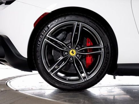 Certified 2025 Ferrari Roma Spider RWD image 20