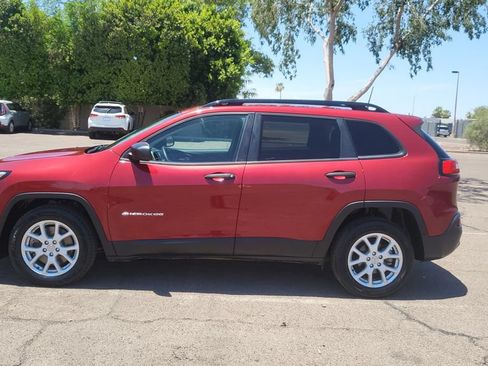 Used 2016 Jeep Cherokee Sport FWD image 11