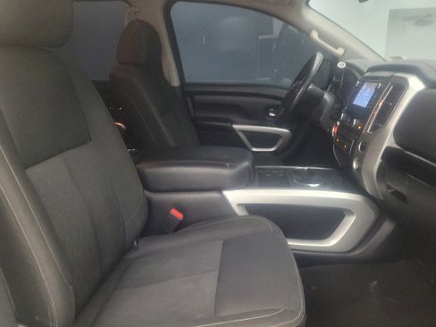Used 2017 Nissan Titan SV RWD image 21