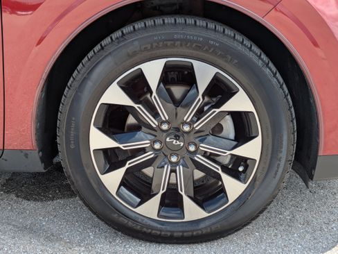Certified 2024 Kia Carnival EX FWD image 11