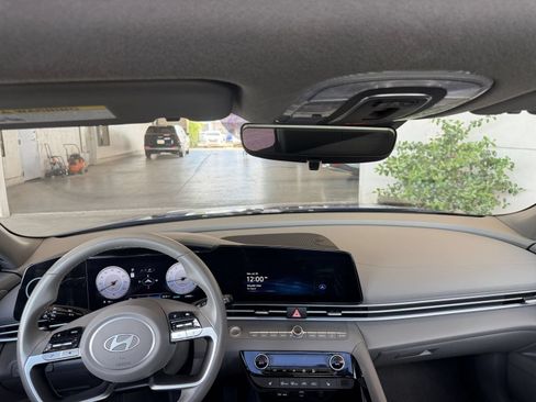 Used 2025 Hyundai Elantra SEL FWD image 31