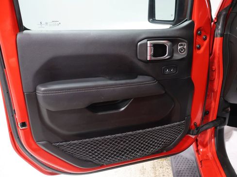 Used 2022 Jeep Wrangler Unlimited Sahara w/ Cold Weather Group image 13