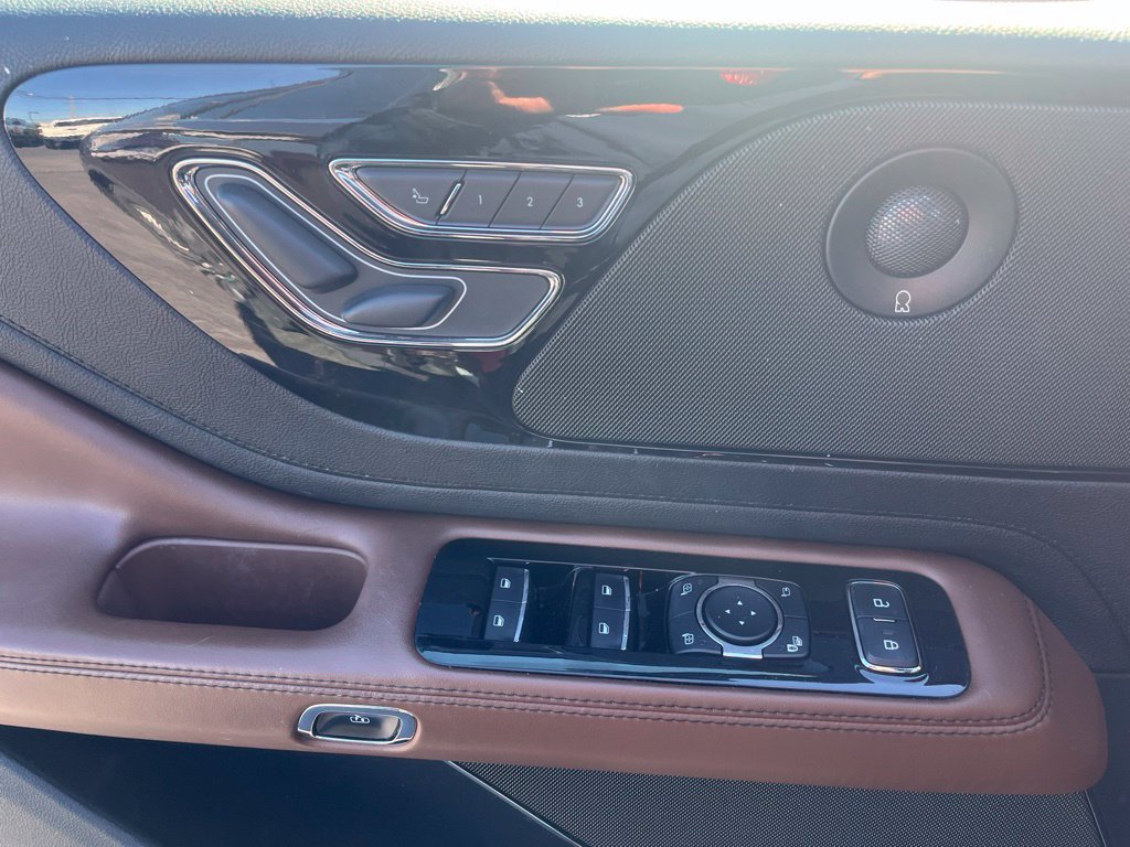 Used 2020 Lincoln Aviator Reserve w/ Elements Package Plus AWD/4WD image 11