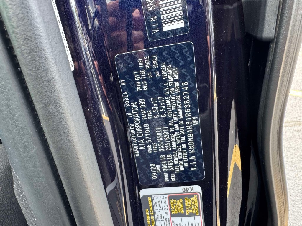 Certified 2024 Kia Carnival LX FWD image 36