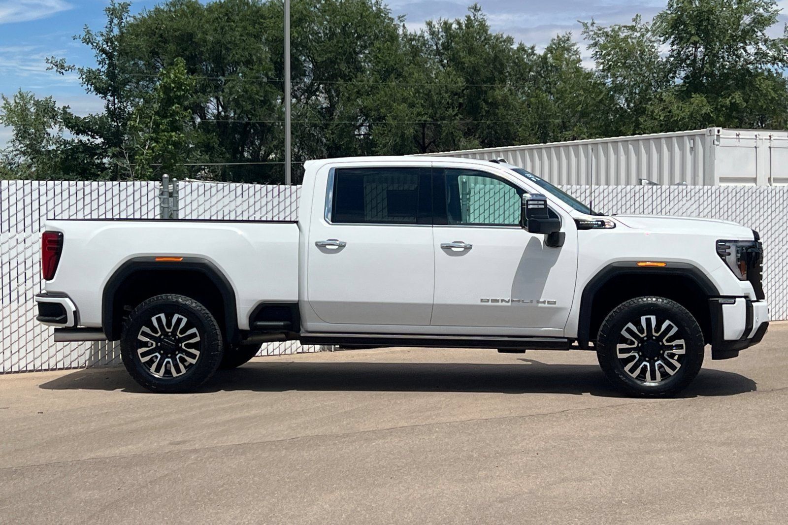 Used 2025 GMC Sierra 2500 Denali Ultimate AWD/4WD image 3
