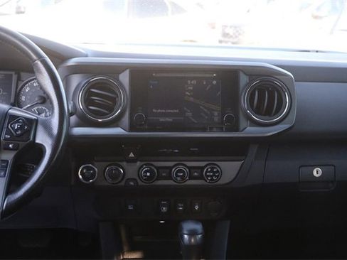 Used 2018 Toyota Tacoma TRD Off-Road image 24