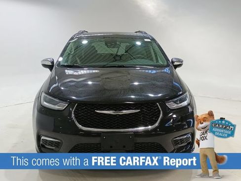 Used 2023 Chrysler Pacifica Limited FWD image 2