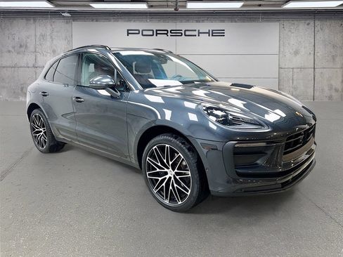 Certified 2023 Porsche Macan AWD/4WD image 7