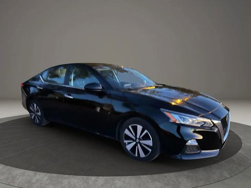 Used 2022 Nissan Altima 2.5 SV FWD image 3