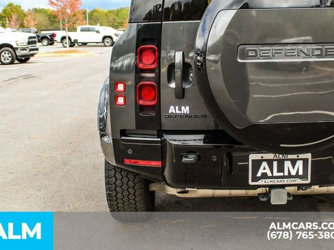 Used 2024 Land Rover Defender 110 X-Dynamic SE image 13