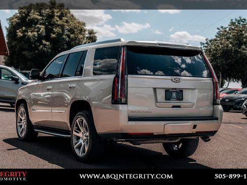 Used 2016 Cadillac Escalade Luxury AWD/4WD image 5