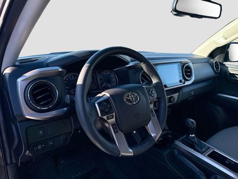 Used 2022 Toyota Tacoma SR5 w/ Technology Package image 10