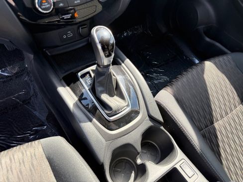 Used 2019 Nissan Rogue SV AWD/4WD image 15
