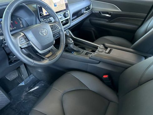 Certified 2025 Toyota Grand Highlander LE image 12
