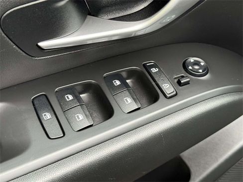 Used 2024 Hyundai Tucson SE image 18