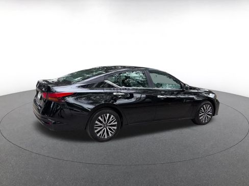 Used 2025 Nissan Altima 2.5 SV FWD image 15