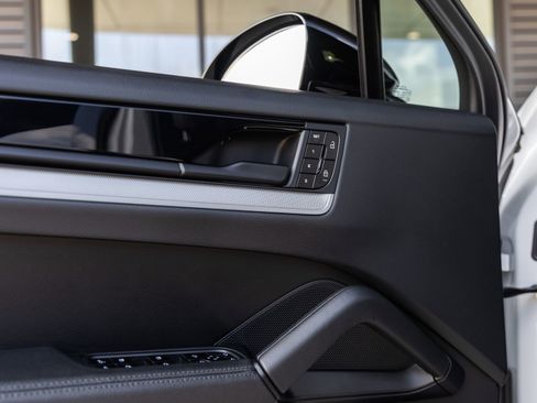 Certified 2024 Porsche Cayenne Coupe image 23