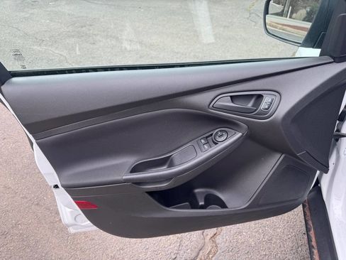 Used 2015 Ford Focus S image 9